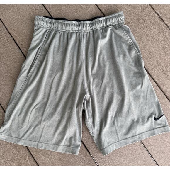 Nike Men's Lightweight Elastic Waist Dri-Fit Shorts Athletic Medium Gray Logo - Picture 1 of 5